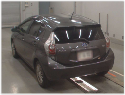 
										Toyota Aqua full									