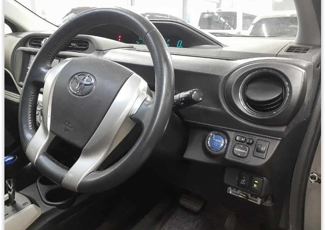 
								Toyota Aqua full									