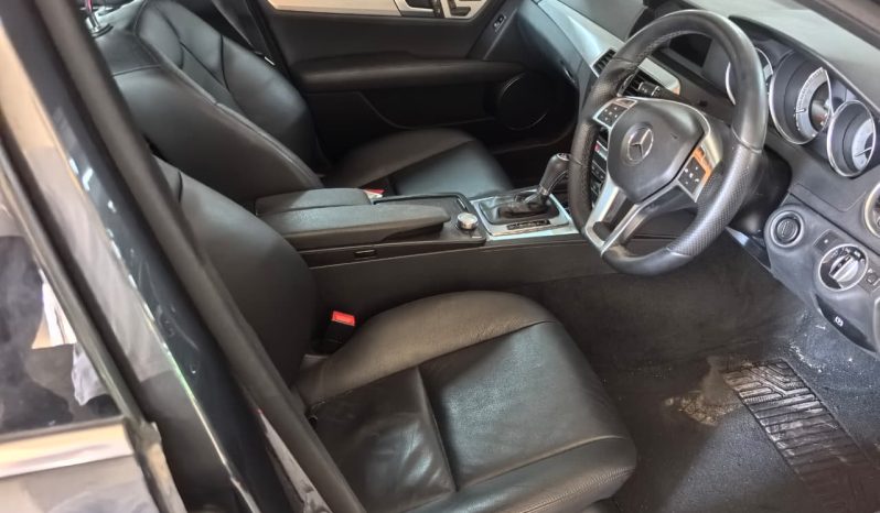 
								Mercedes Benz C200 full									