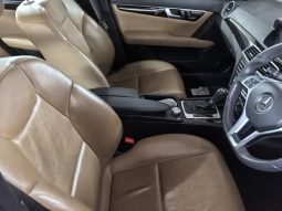 
										Mercedes Benz C200 full									