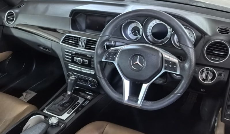 
								Mercedes Benz C200 full									