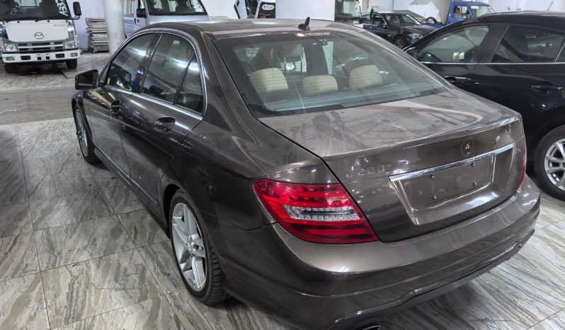 
								Mercedes Benz C200 full									