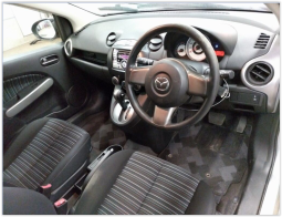 
										Mazda Demio full									