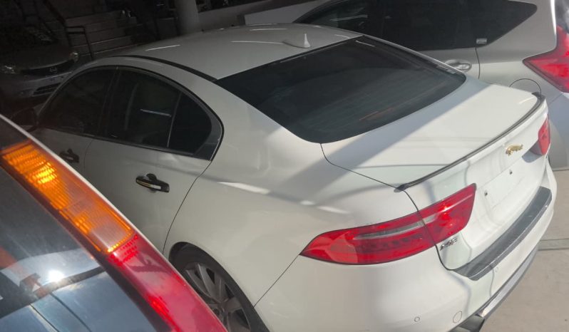 
								Jaguar XE full									