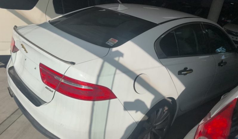 
								Jaguar XE full									