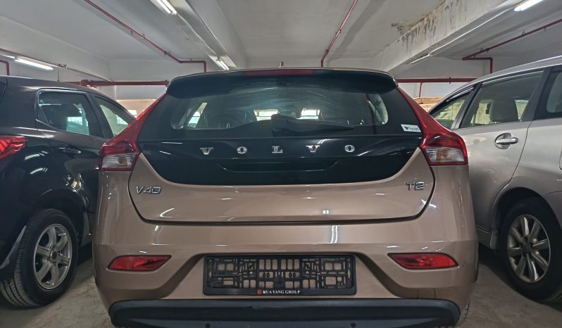 
								VOLVO V40 full									