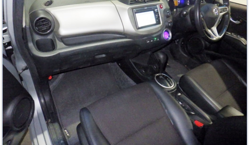 
								HONDA FIT HYBRID full									